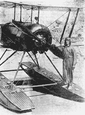 На такие снимки имели право только отличники учебы. (Курсант П.А. Браславский у гидросамолета МУ-1) 1932г.